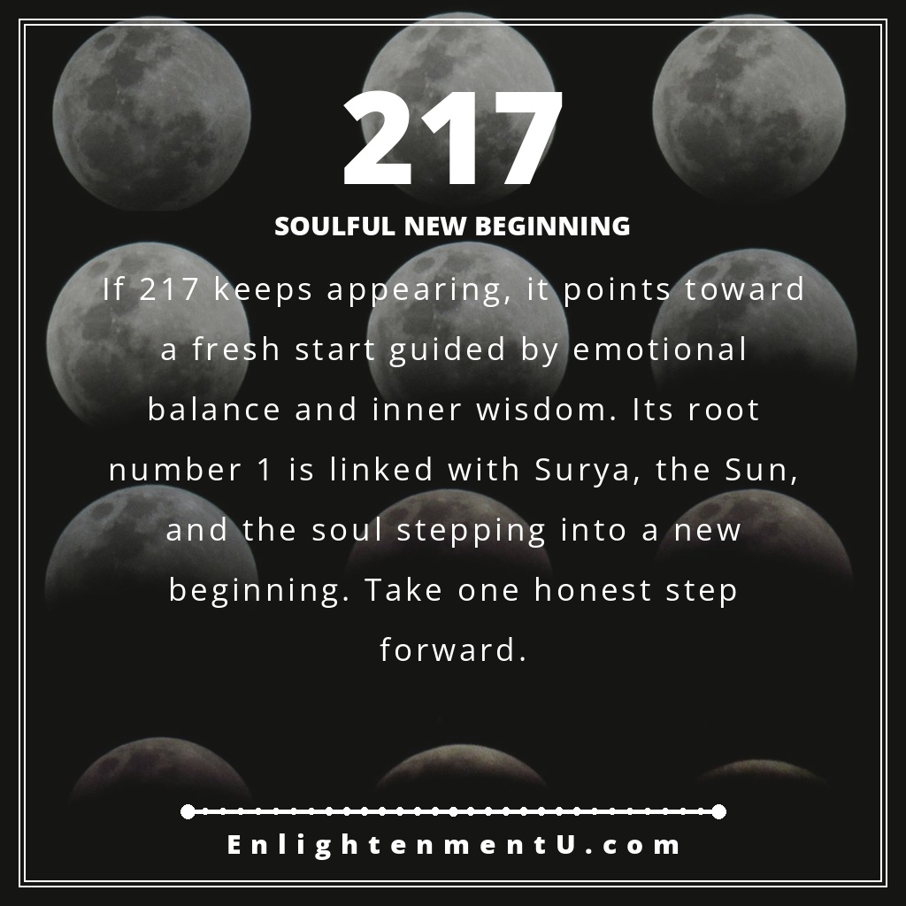 chincheta con el número angelical 217 sobre un amanecer cálido y un diario tranquilo; el texto dice 'Soulful New Beginning', significado de ver el número angelical 217.
